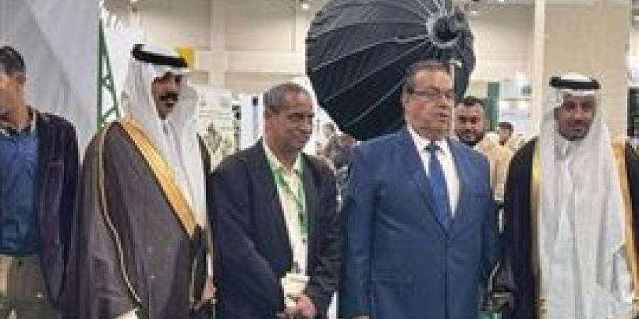 جولة
      تفقدية
      للدكتور
      محمد
      البهي
      في
      معرض
      مصر
      الدولي
      للتمور
      ويلتقي
      العتيبي
      و
      الشركات
      العارضة - بلس 48