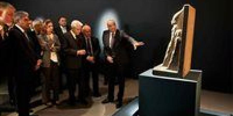 رئيس
      إيطاليا
      يفتتح
      معرض
      "كنوز
      الفراعنة"
      في
      روما
      بحضور
      وزير
      السياحة
      المصري - بلس 48