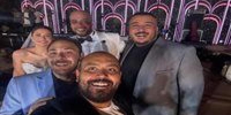 مبروك
      يا
      توما..
      محمد
      علي
      رزق
      يهنئ
      حاتم
      صلاح
      بحفل
      زفافه - بلس 48