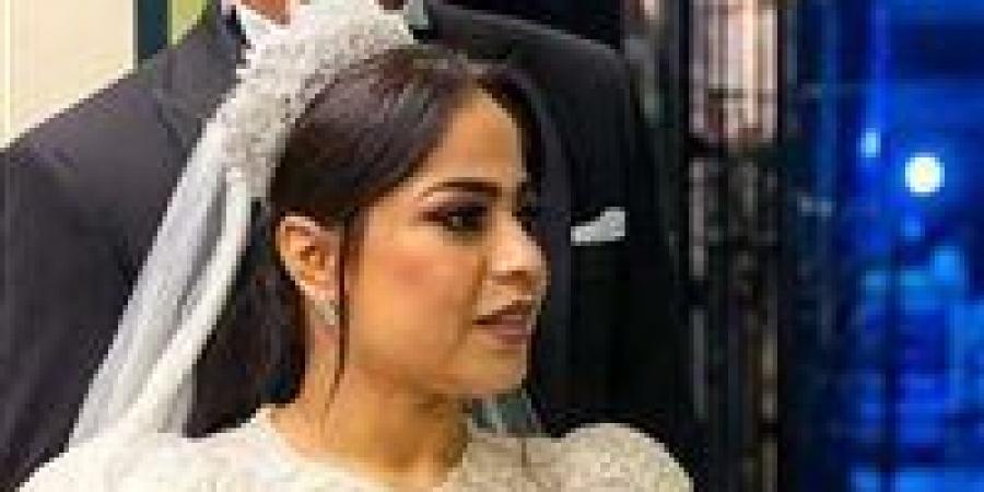 ضحية
      "صينية
      البطاطس"
      في
      بورسعيد..
      قصة
      فتاة
      رُمِيَت
      من
      شرفة
      زوجها
      بعد
      4
      أشهر
      زواج - بلس 48