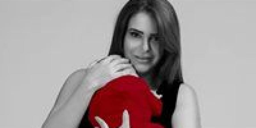 بهذه
      الكلمات..
      دنيا
      عبد
      العزيز
      تحتفل
      بعيد
      ابنتها
      جودي - بلس 48