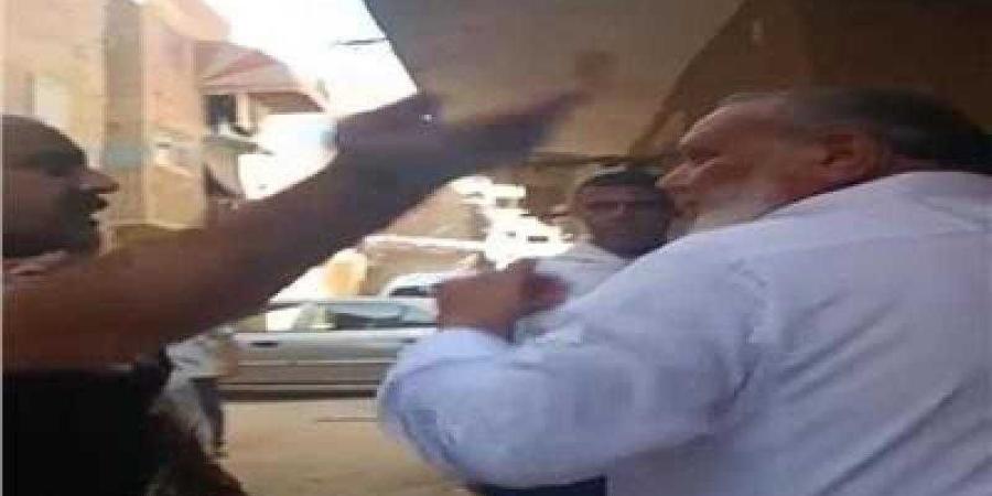 بعد
      واقعة
      «صفع
      مسن
      بالسويس»..
      لماذا
      تتراجع
      الأخلاق
      في
      عصر
      السوشيال
      ميديا؟..
      خبيرة
      توضح - بلس 48
