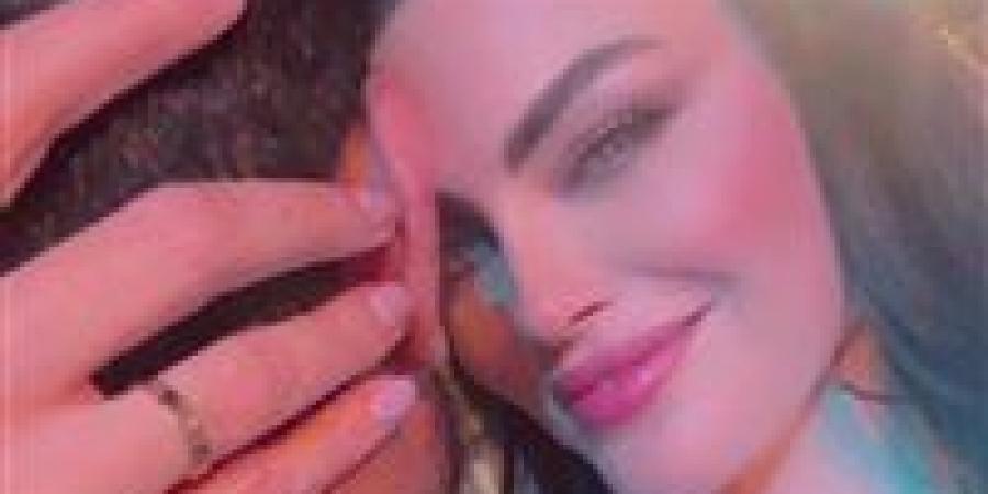 أخفت
      هويته..
      دارين
      حداد
      تعلن
      عقد
      قرانها
      على
      شاب
      من
      خارج
      الوسط
      الفني - بلس 48
