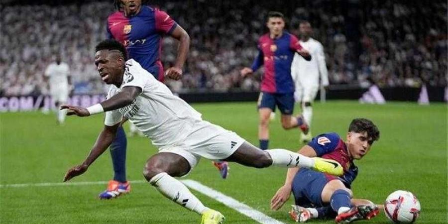 قبل
      الكلاسيكو..
      ريال
      مدريد
      يتصدر
      الدوري
      الإسباني
      وبرشلونة
      يلاحقه - بلس 48