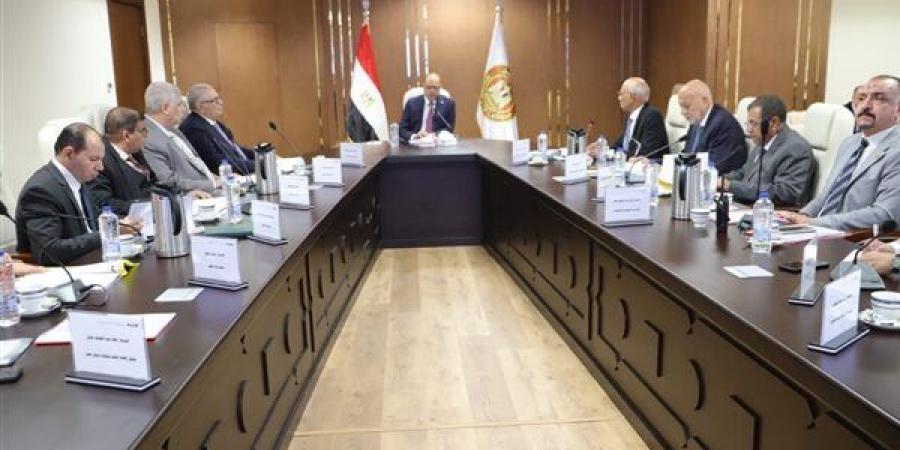 صندوق
      إعانات
      الطوارئ
      للعمال:
      2.3
      ... - بلس 48
