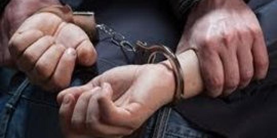 ضبط
      المتهمه
      بالتعدى
      علي
      شخص
      بالسب
      والتلويح
      له
      بإشارات
      خارجة
      بالقاهرة - بلس 48