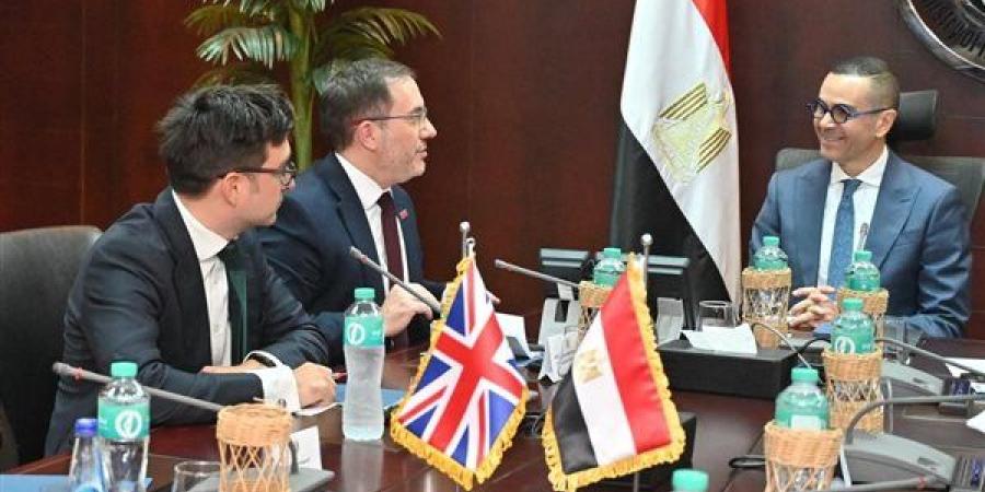 وزير
      الاستثمار:
      خفض
      العجز
      التجاري
    ... - بلس 48