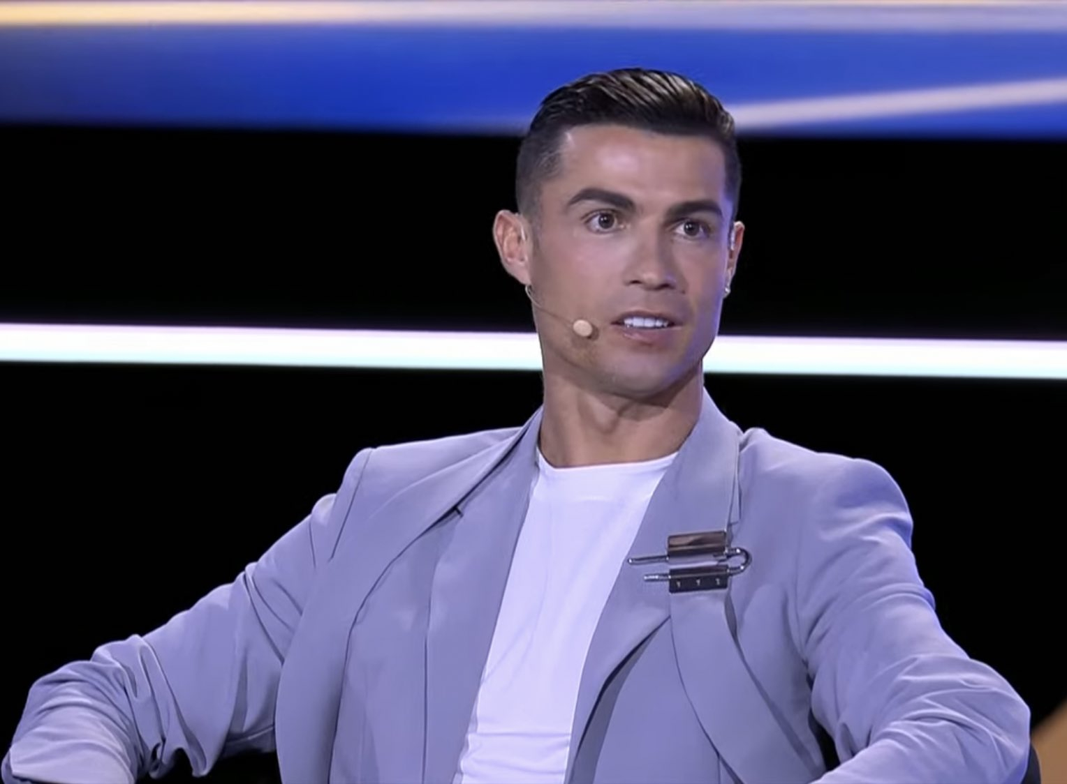 رونالدو: فينيسيوس الأحق بالبالون دور.. ونجم ريال مدريد يرد