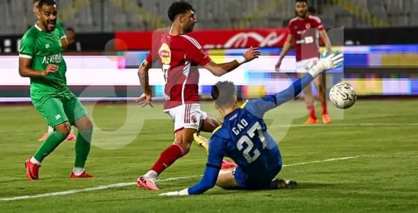 الإطاحة بـ«لاعب واحد» من تشكيل الأهلي أمام المصري في موقعة الدوري