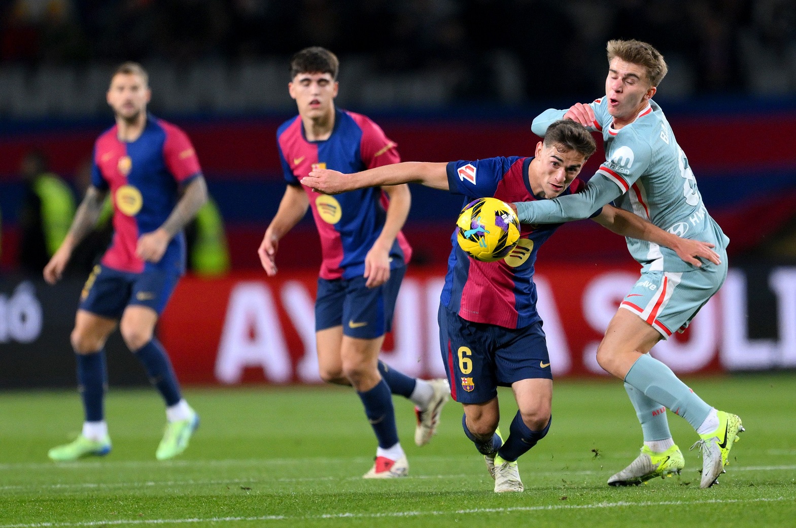 برشلونة وأتلتيكو مدريد يتصارعان على نجم من الدوري الإنجليزي