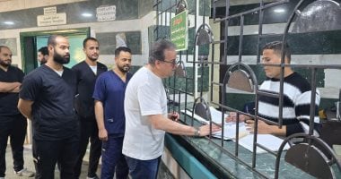 وزير الصحة يتفقد مستشفى البنك الأهلى ويوجه بصرف مكافأة لجميع العاملين