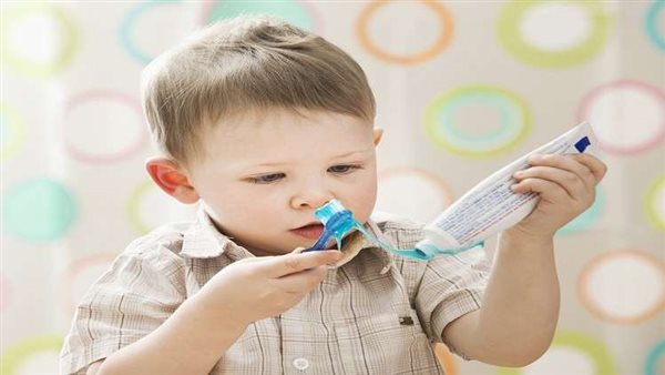تؤثر على النمو العقلي والجسدي وتؤدي للموت.. دراسة تؤكد وجود مواد سامة بمعجون الأسنان.. لماذا لم يتم منعها؟