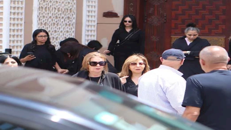 صور مؤثرة من جنازة وليد مصطفى، زوج كارول سماحة، بحضور يسرا ودينا فؤاد