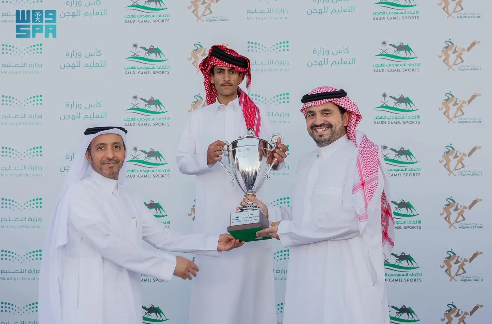الأمير فهد بن جلوي يتوج الفائزين بالنسخة الرابعة من #دوري_هجان