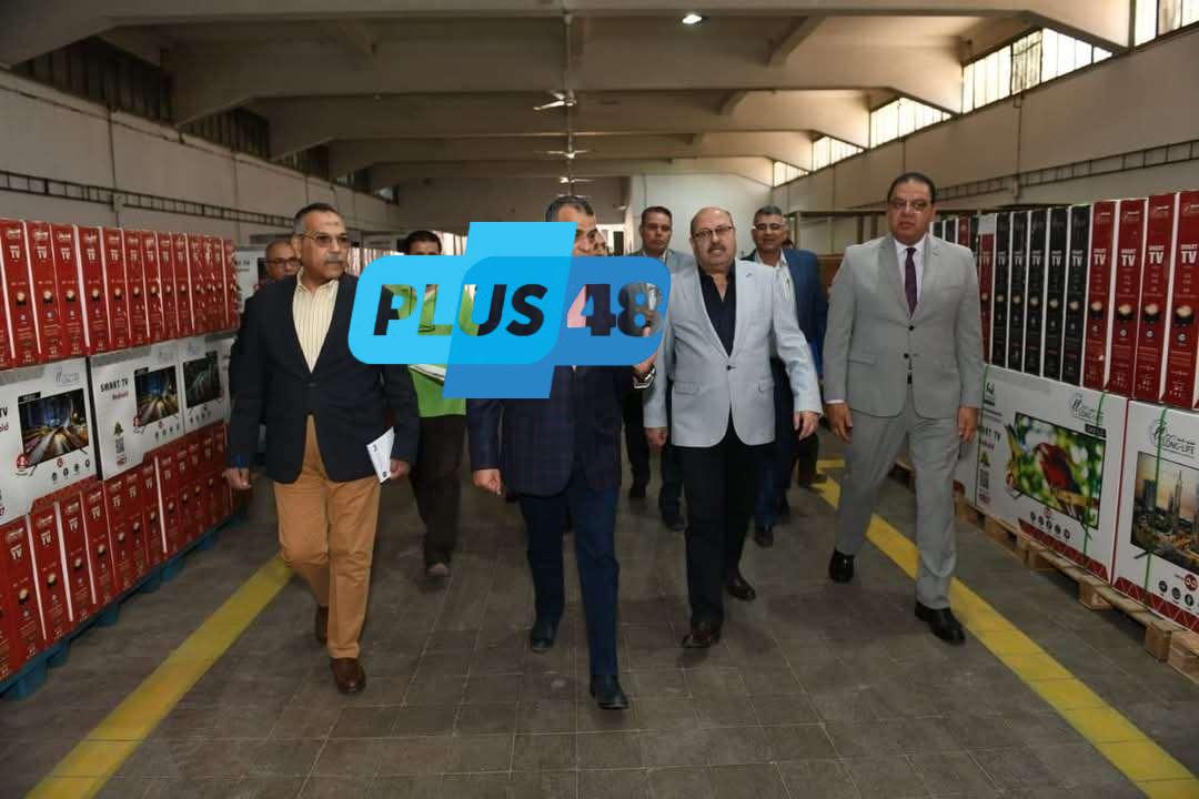 في جولة تفقدية مفاجئة.. وزير الإنتاج الحربي يتابع سير العمل بشركتي قها وبنها