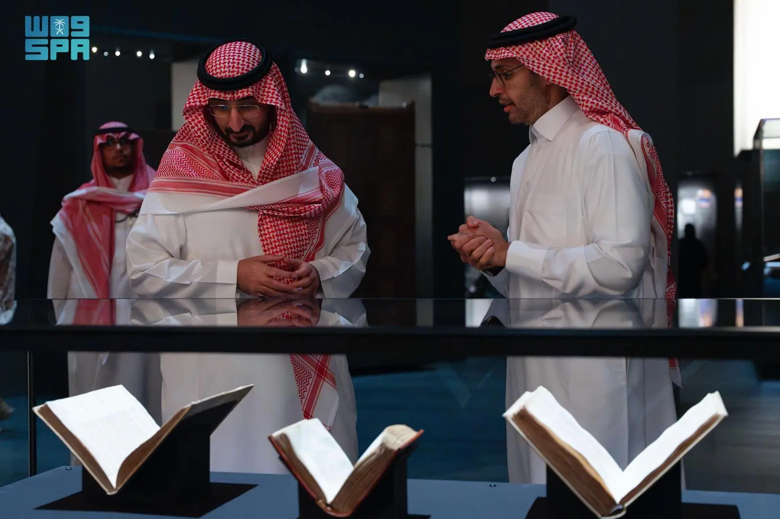 وزير الحرس الوطني يزور معرض #بينالي_الفنون_الإسلامية2025