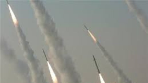 تل أبيب تعطل الدراسة.. وانفجارات في وسط إسرائيل بعد ضربات حزب الله لمنشآت حيوية