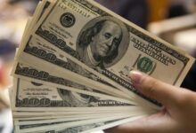 البنوك تتسابق على تقديم أعلى سعر للدولار أيها البنك يوفر العرض الأفضل للمودعين