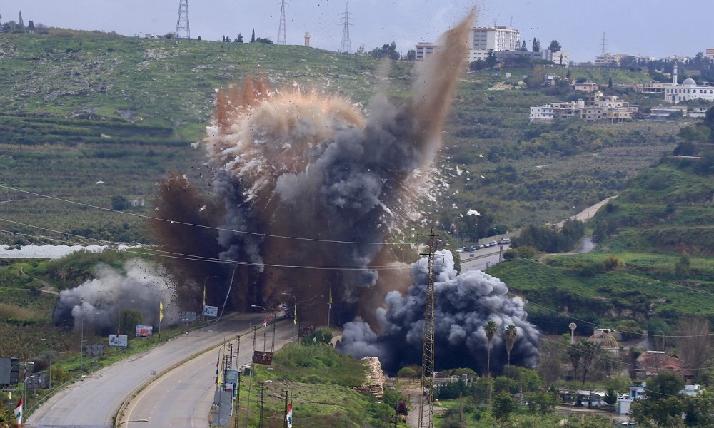 تصعيد عسكري في بنت جبيل والجنوب مع هدم جسر القاسمية ووقف النار المتوقع مساء