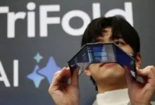 سامسونغ تنهي إنتاج أول هاتف ثلاثي الطيات وتعلن نفاد جميع المخزونات