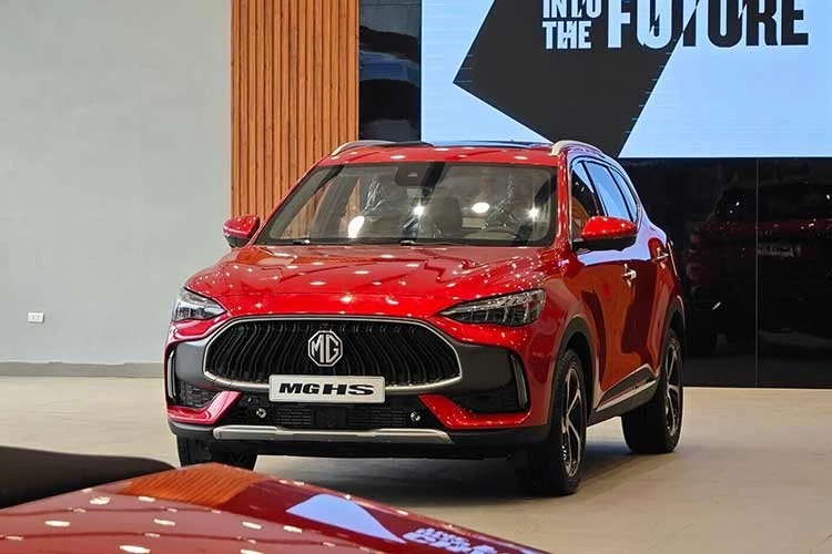 عروض قوية على سيارة MG HS بخصومات تصل إلى 200 مليون دونغ فيتنامي لدى وكلاء البيع