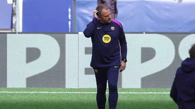 عشب متروبوليتانو يثير معركة حاسمة بين برشلونة وأتلتيكو مدريد في صراع القمة