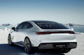 مواصفات سيارة جيلي إي 8 والتوقعات حول سعرها في السوق خلال العام الحالي