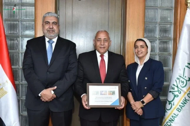 البنك الأهلي يطلق نسخة صديقة للبيئة من بطاقة ميزة
