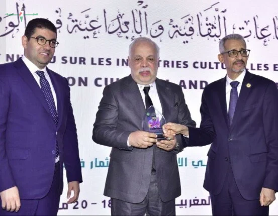 المهن التمثيلية تهنئ أشرف زكي على تكريم الصناعات الثقافية بالمغرب