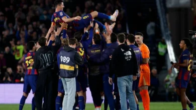 بالفعل، إليك عنوانا صحفيا احترافيا يلبي طلبك:
روبرت ليفاندوفسكي يودع جماهير برشلونة وسط دموع ومحبة قوية بعد انتهاء فترة تدريبه