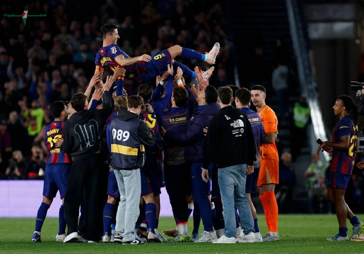 بالفعل، إليك عنوانا صحفيا احترافيا يلبي طلبك:
روبرت ليفاندوفسكي يودع جماهير برشلونة وسط دموع ومحبة قوية بعد انتهاء فترة تدريبه