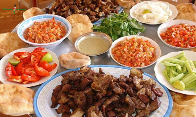 خبير في المركز القومي للبحوث يحذر من الإفراط في تناول الطعام خلال عيد الأضحى