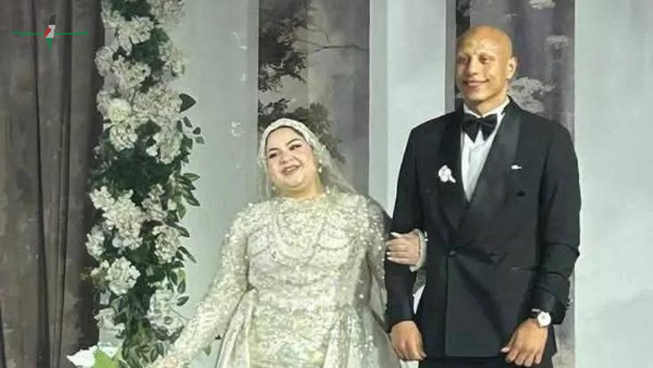 عمرو الجزار مدافع الأهلي يحتفل بزفافه في ليلة رومانسية بحضور وليد صلاح الدين شاهد أجمل الصور