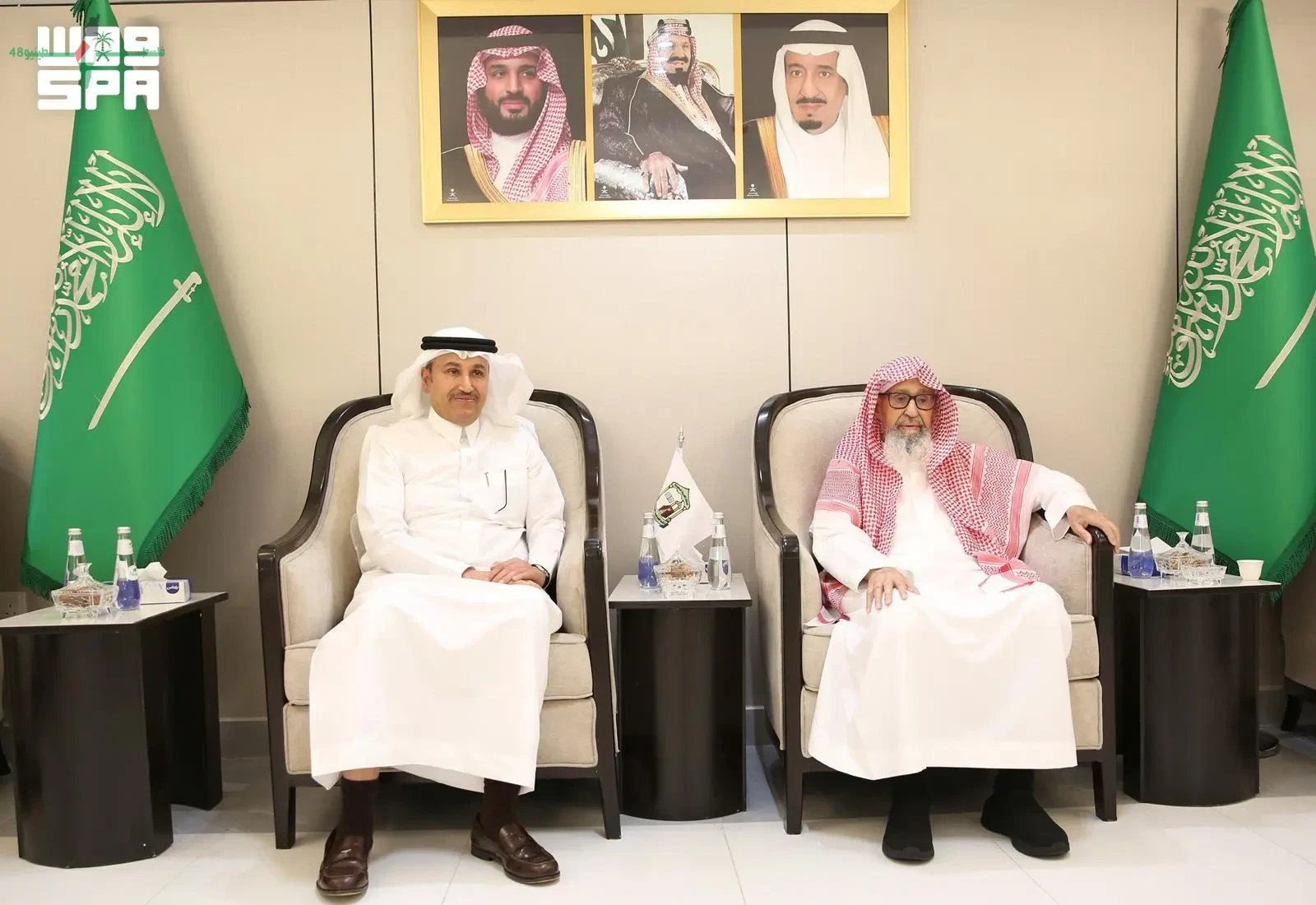 مفتي عام المملكة يستقبل وزير النقل والخدمات اللوجستية في منى لبحث التعاون والتطوير