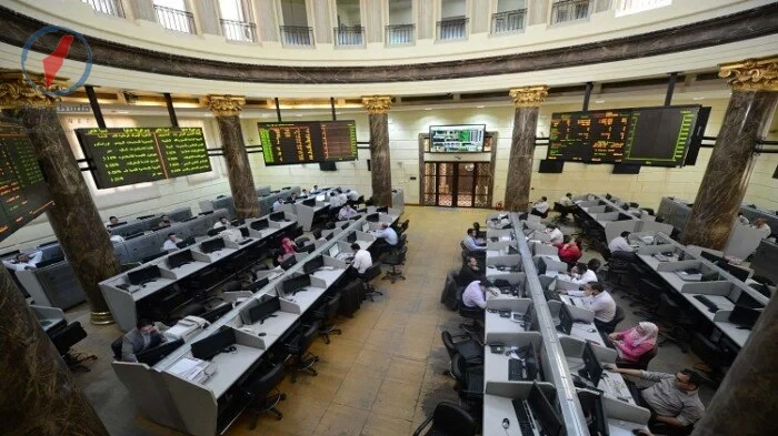 مكاسب جماعية لمؤشرات البورصة المصرية في منتصف تعاملات الأحد