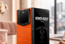 هاتف فيرتو ألفافولد القابل للطي المدعوم بالذكاء الاصطناعي وبرنامج هيرميس إ Agent بتصميم فاخر