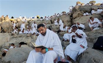 وزارة الحج تعلن اكتمال تصعيد جميع الحجاج إلى مشعر عرفات وتوفير خدمات عالية الجودة