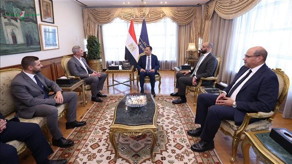وزير الاتصالات يناقش مع شركة أمازون تعزيز استثماراتها في مشاريع البنية التحتية الحوسبية
