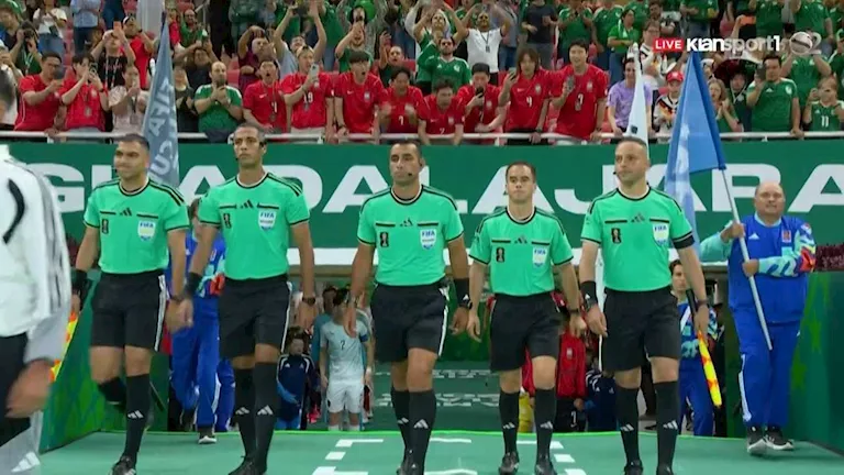 15 صورة للحكم أمين عمر في مباراة التشيك وكوريا الجنوبية بكأس العالم