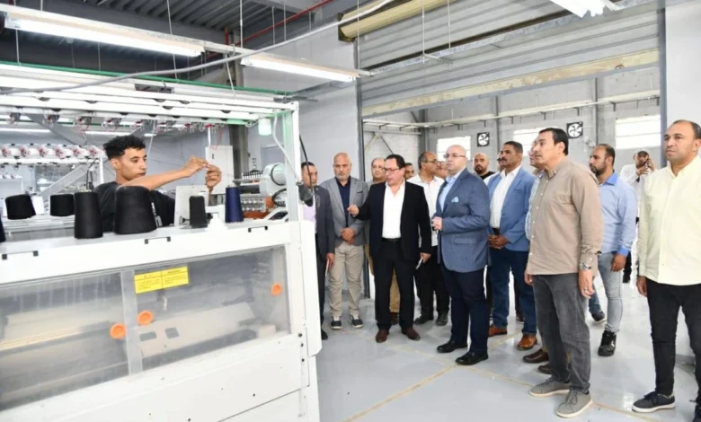 150 مليون جنيه استثمارات جديدة.. محافظ الفيوم يتفقد توسعات مصنع النصر للملابس بكوم أوشيم