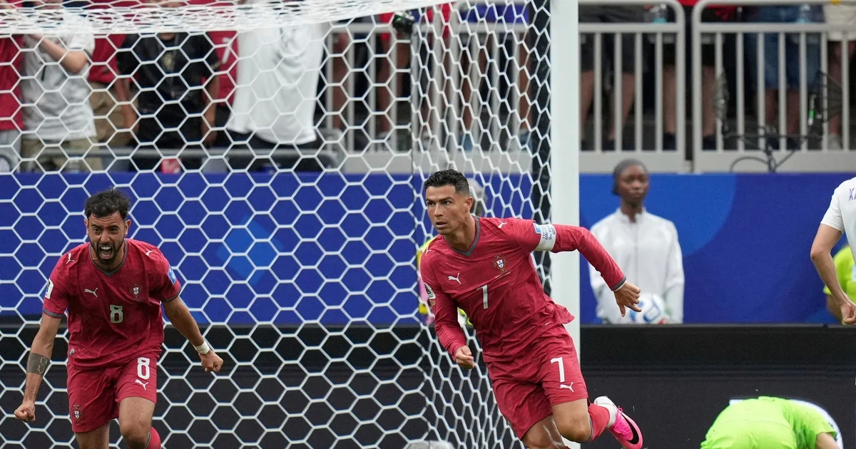 رونالدو يحطم رقماً قياسياً مونديالياً ويتفوق على ميسي