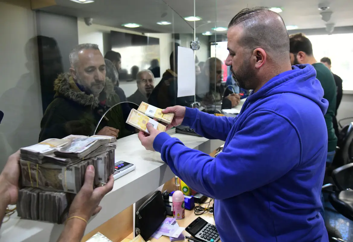 الليرة السورية تسجل مكاسب جديدة أمام الدولار الأمريكي في تحول لافت يعيد ترتيب أسعار الصرف