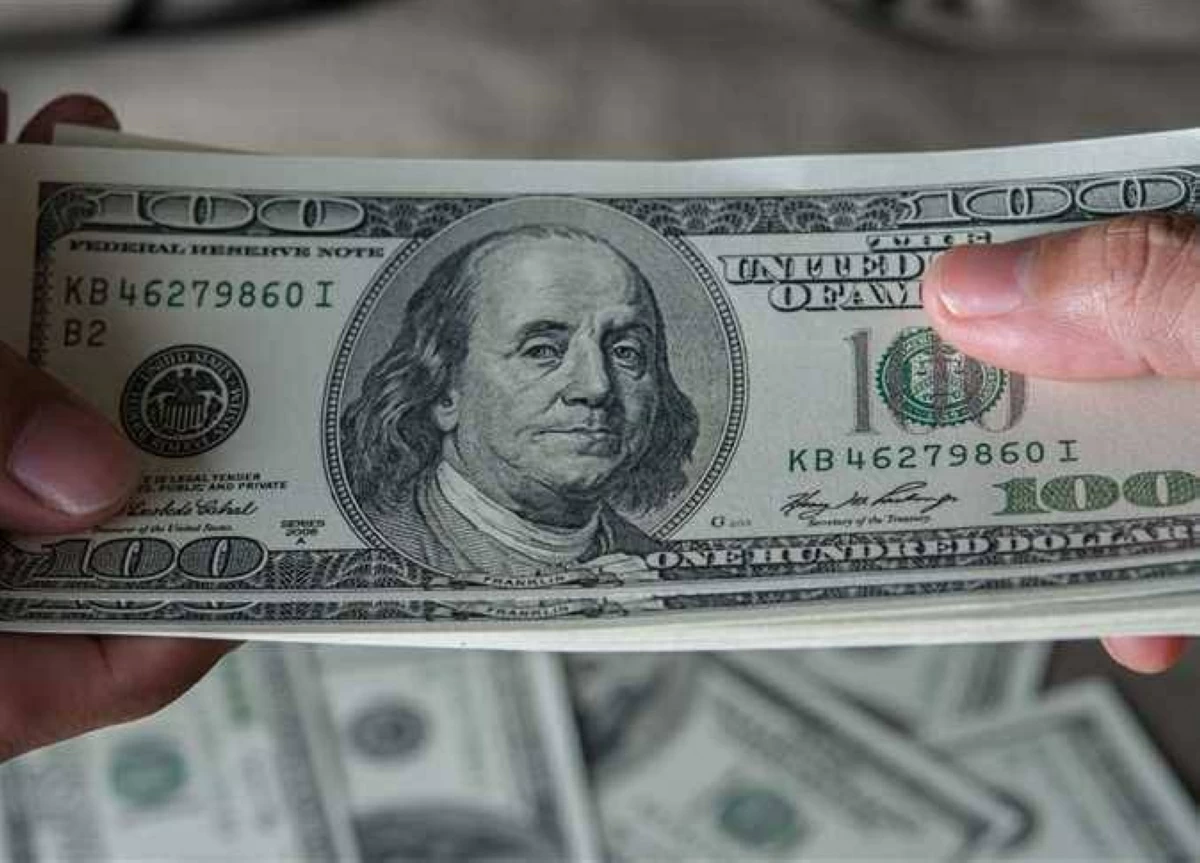 انتعاش الجنيه يضغط على الدولار ويخفض سعر الذهب في أسواق الصاغة وسط تدفقات مستمرة للأموال الساخنة