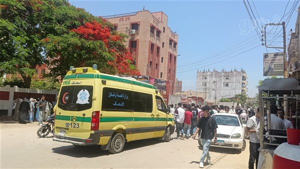 مشاهد مؤثرة أمام لجان الثانوية بالشرقية، بكاء طالبات بعد امتحان العربية والإسعاف يتدخل
