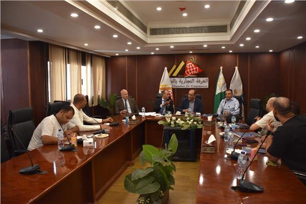 شعبة الدواجن بغرفة الجيزة التجارية تبحث تحديات القطاع وتطالب بضبط السوق