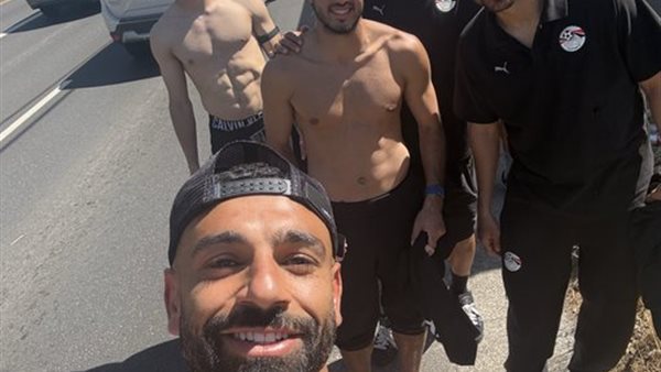 محمد صلاح ونجوم مصر يتجولون في شوارع أمريكا قبيل صدام إيران