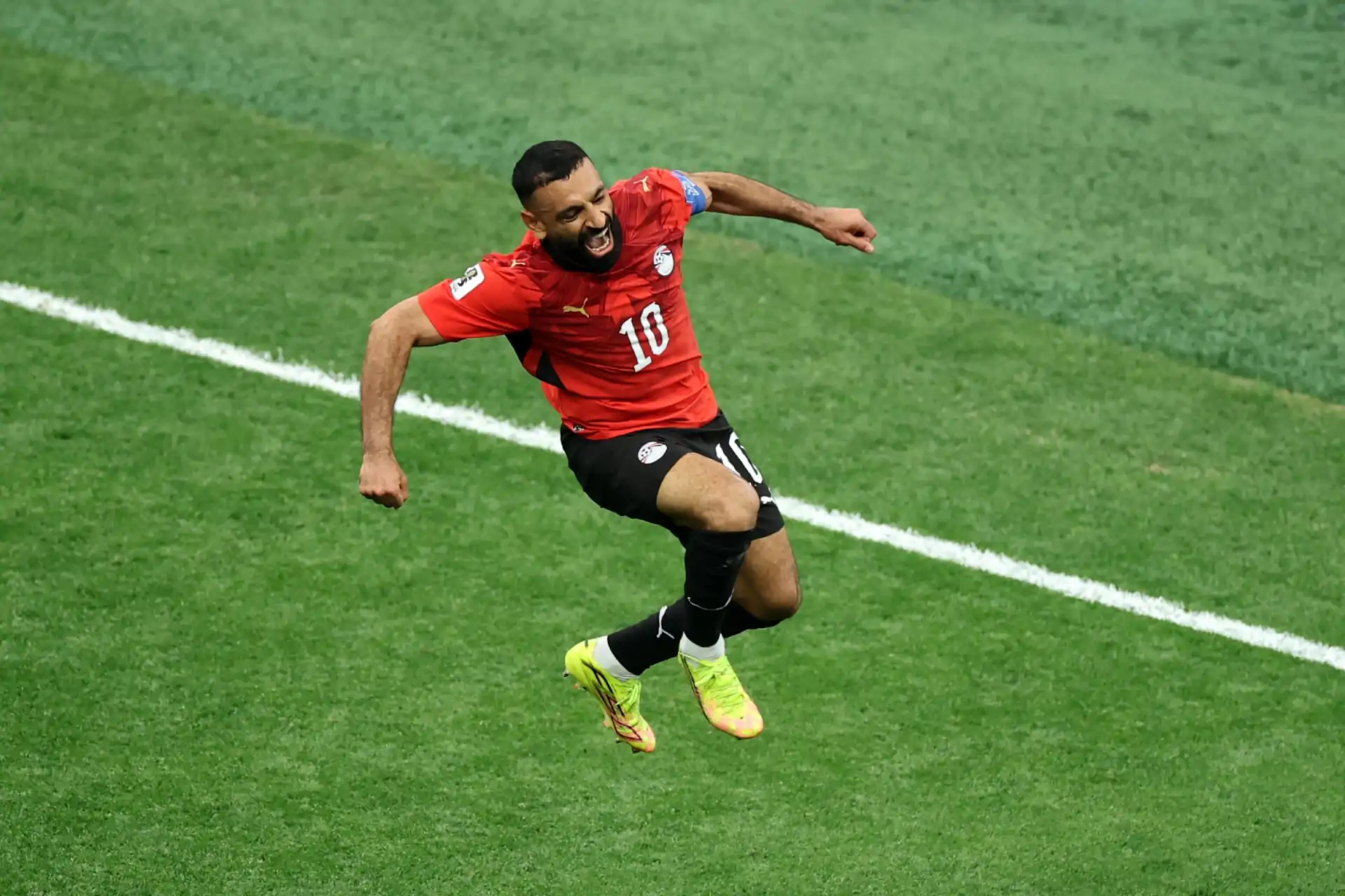 ساعات على مواجهة مصر وإيران وتوقعات تألق محمد صلاح
