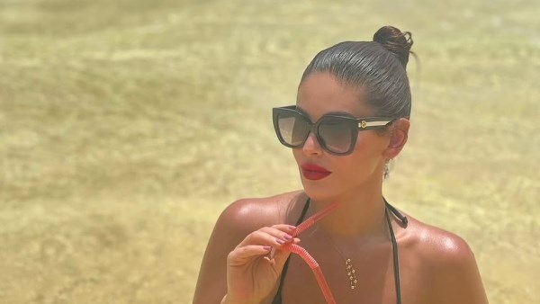 مي سليم تخطف الأنظار بإطلالة الشراشيب المستوحاة من شاكيرا في الإسكندرية