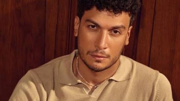أحمد عبدالوهاب يحتفل بتأهل منتخب مصر إلى دور الـ32 بفيديو كوميدى