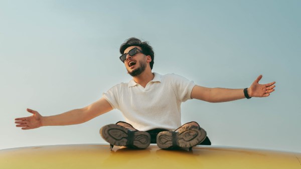 أغنية “إحنا الأبطال” لـ الحسن عادل تتصدر ترند رقم واحد على يوتيوب